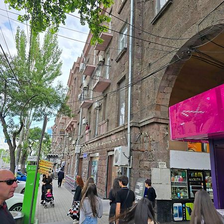 Прекрасная 4-ех комнатная квартира в самом центре Ереван Экстерьер фото